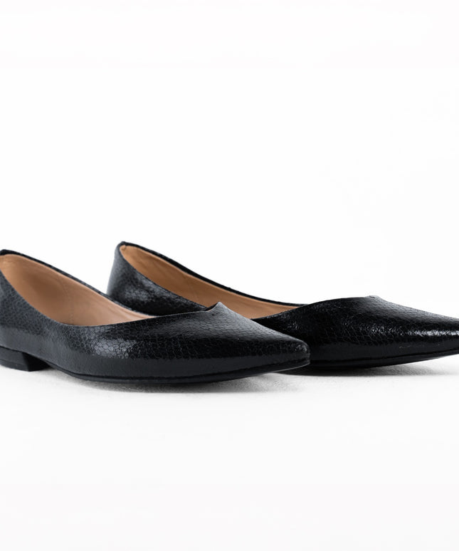 Textured Pointed Ballet Flats - Black